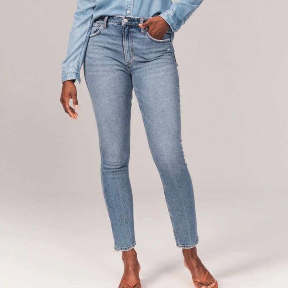 Abercrombie & Fitch Curve Love High Rise Skinny Jean (Light Wash), Size 30